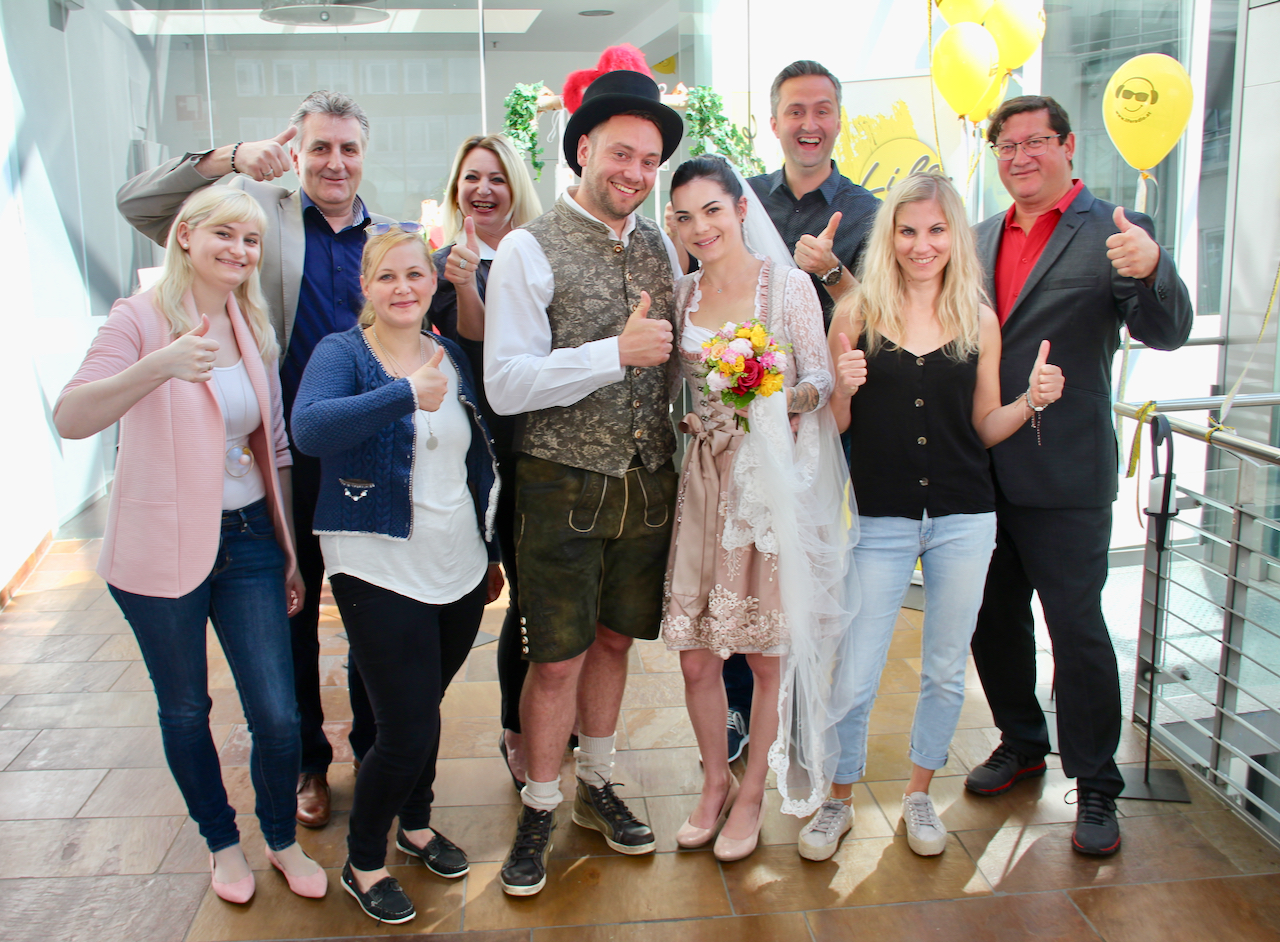 Gruppenfoto mit allen Sponsoren