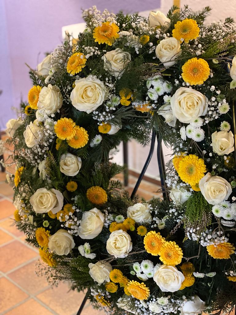 Beerdigung Kranz gelb weiß