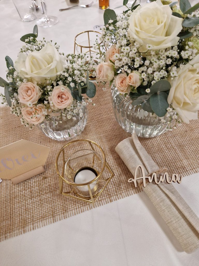 Tischdekoration hell